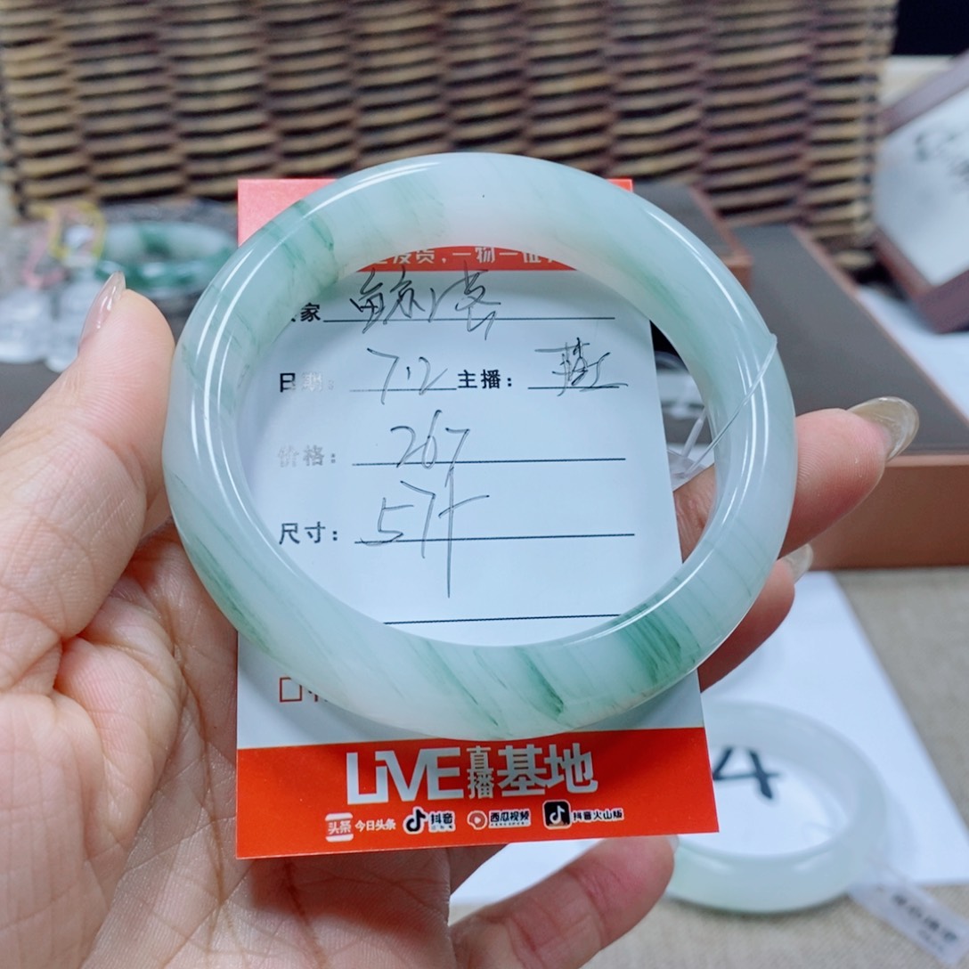 鲸***落石英岩玉手镯未镶嵌