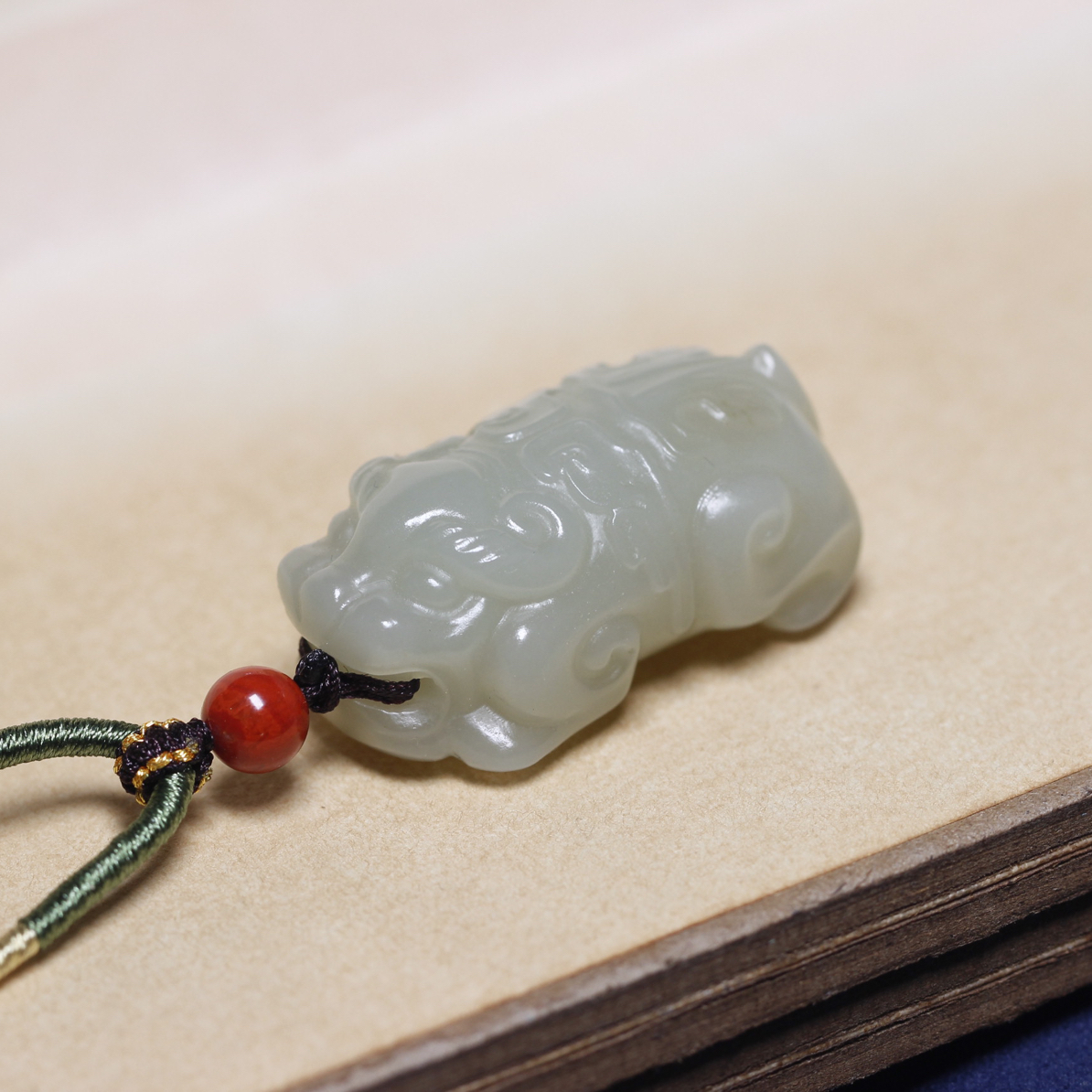 新疆和田玉山料立体雕刻商虎挂件吊坠仿古