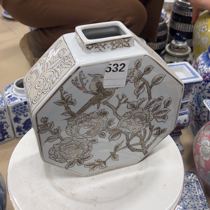 瓷片微瑕。。。。。。。。。。。