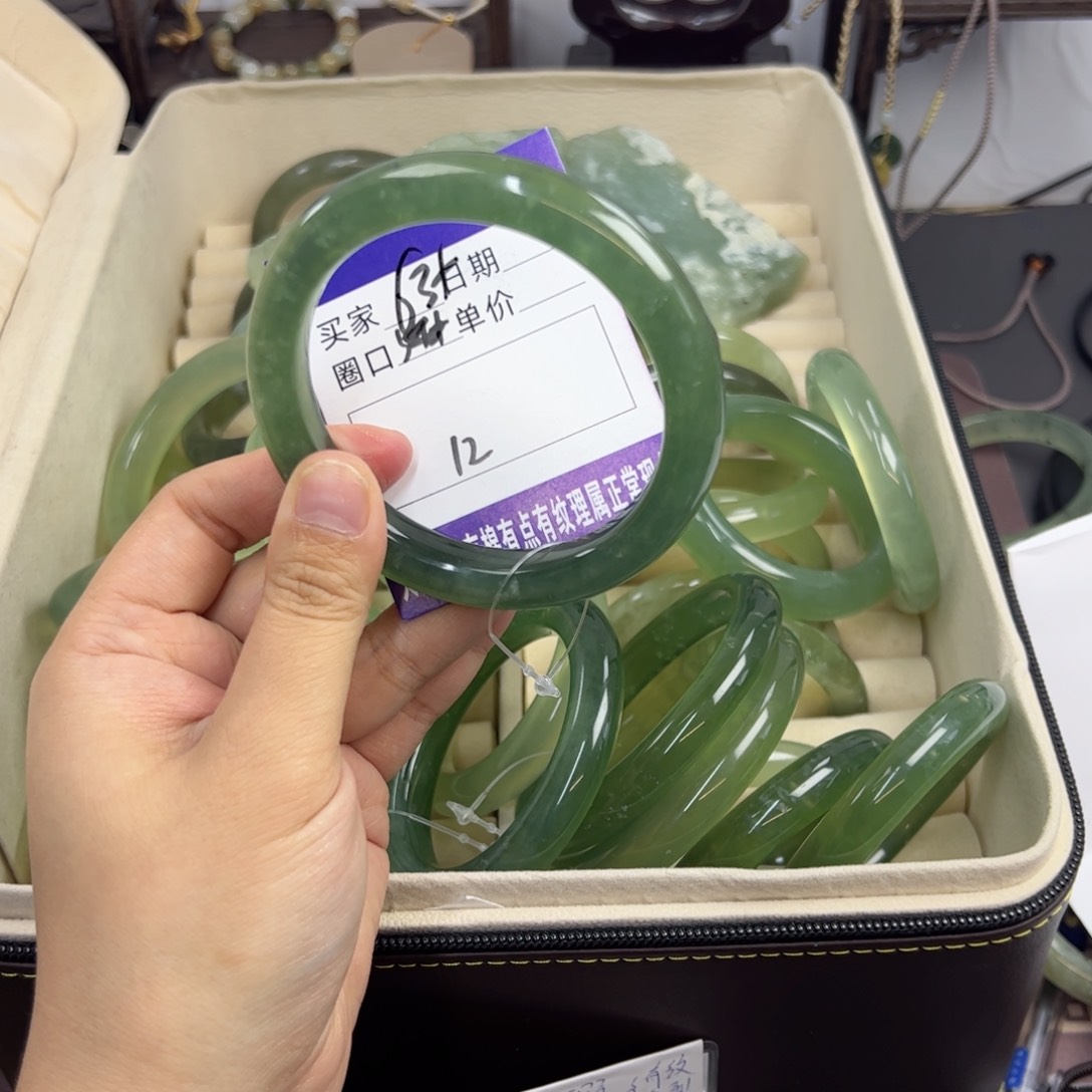 岫玉未镶嵌手镯n n h j j j j j