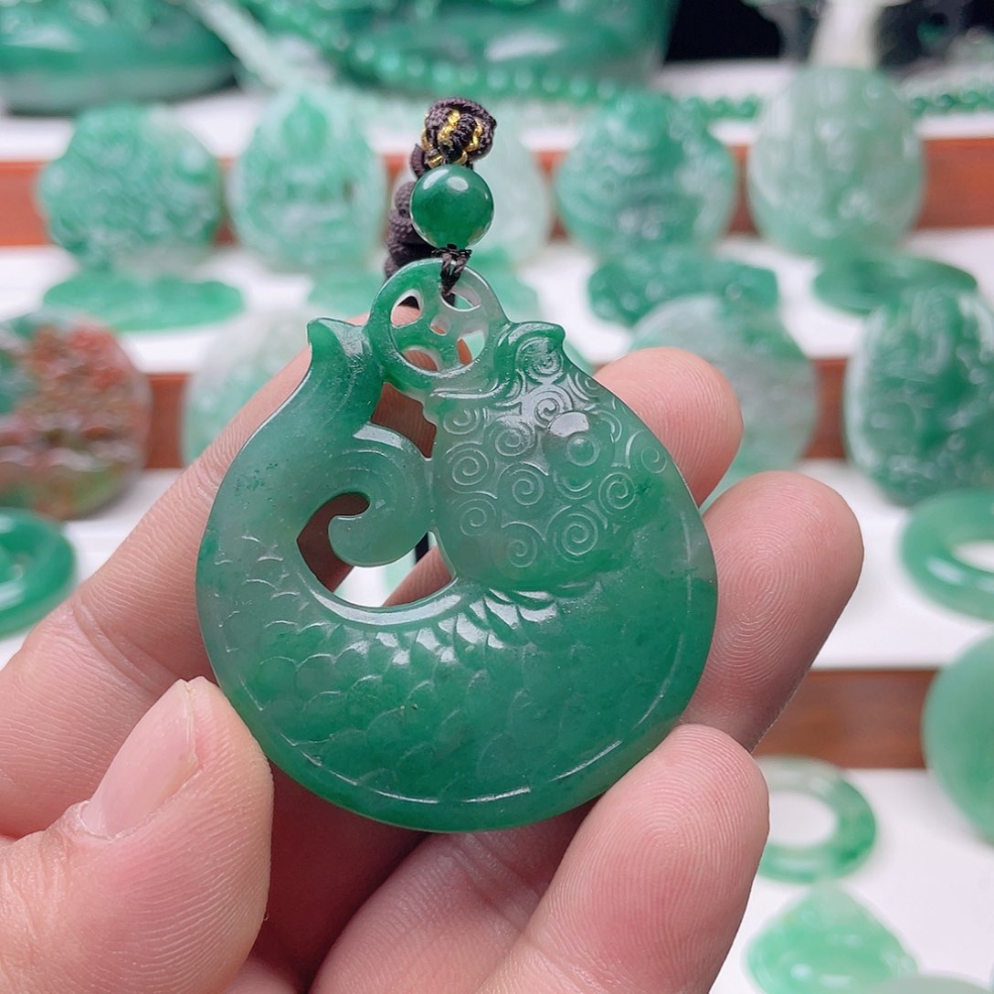 颈饰未镶嵌石英质玉