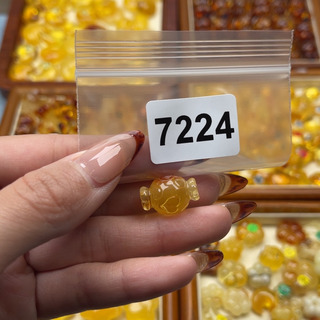 琥珀珠宝奇石未镶嵌