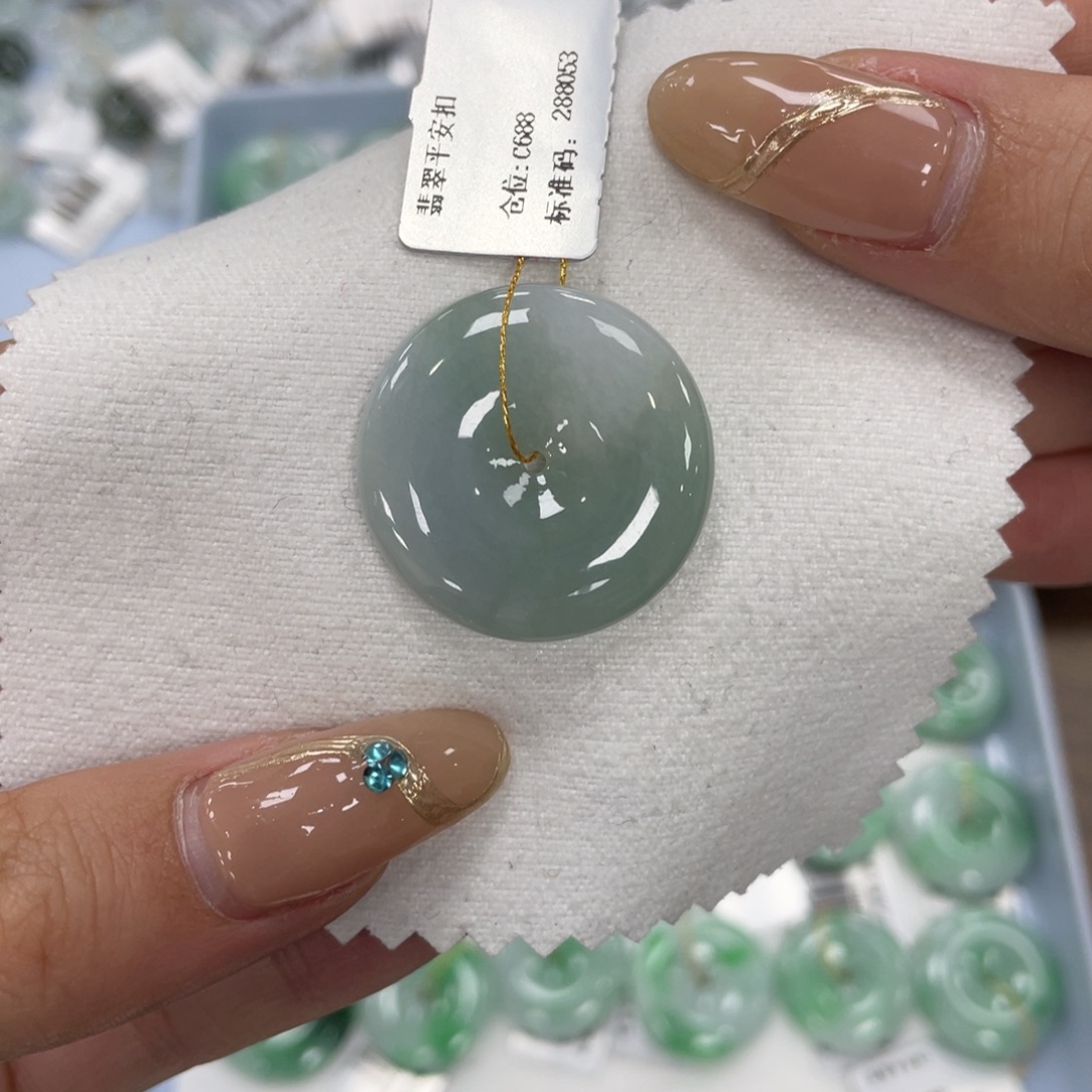 翡翠未镶嵌颈饰平安扣