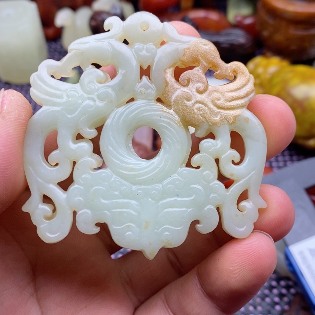 蛇纹石玉颈饰未镶嵌