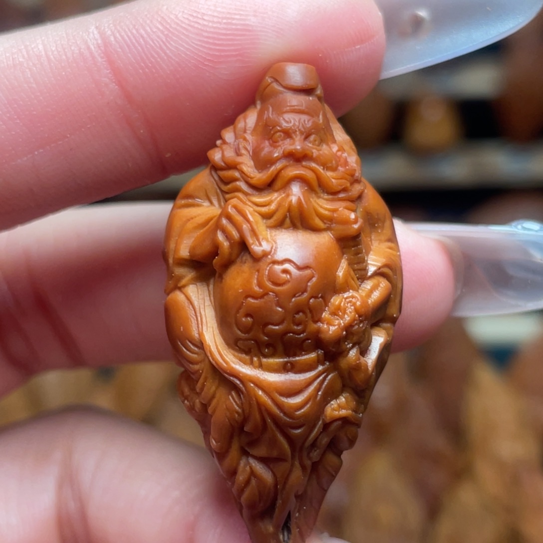 。***。橄榄核把件微瑕钟馗