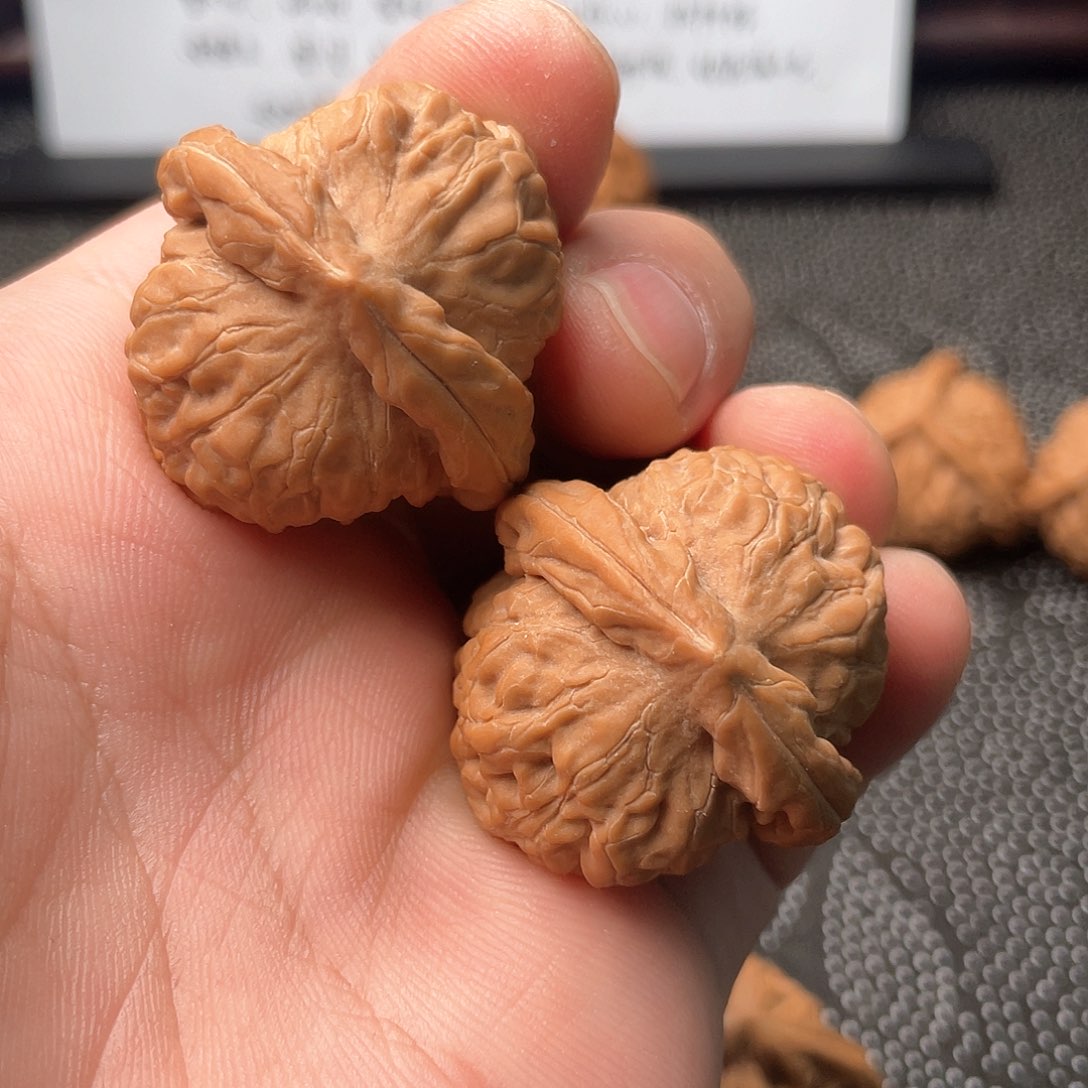 文玩核桃吊坠*️金字塔肚36尺寸032