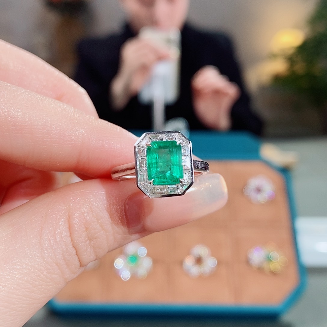 祖母绿戒指18K金镶嵌1.47ct