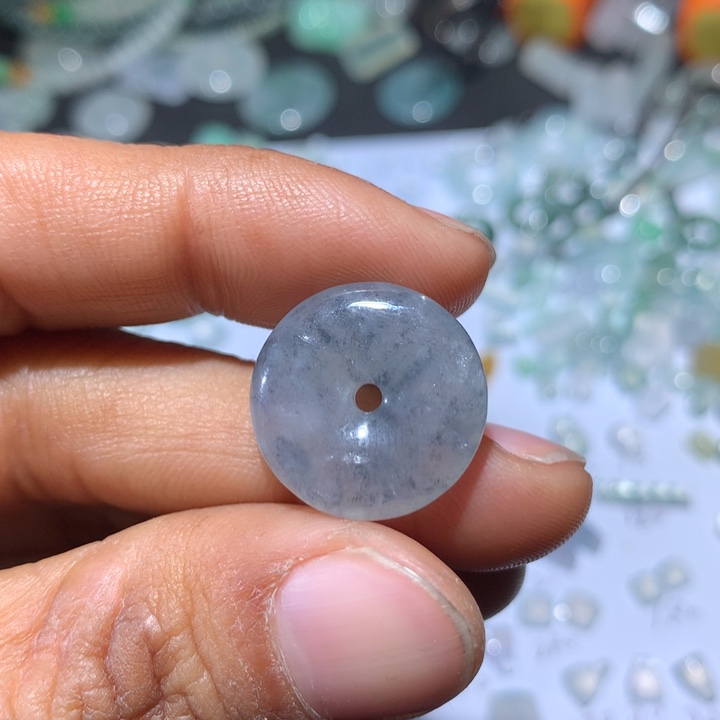 翡翠吊坠(不含链)未镶嵌乌鸡扣子