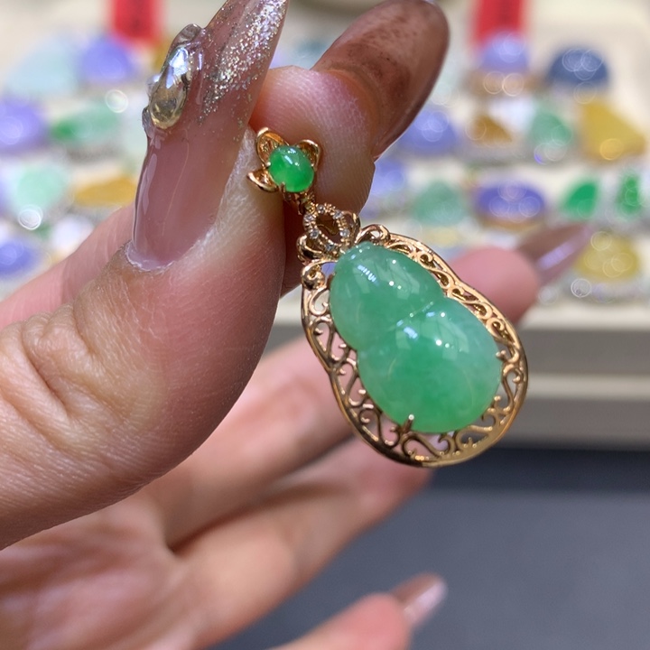 翡翠颈饰18K金镶嵌翡翠