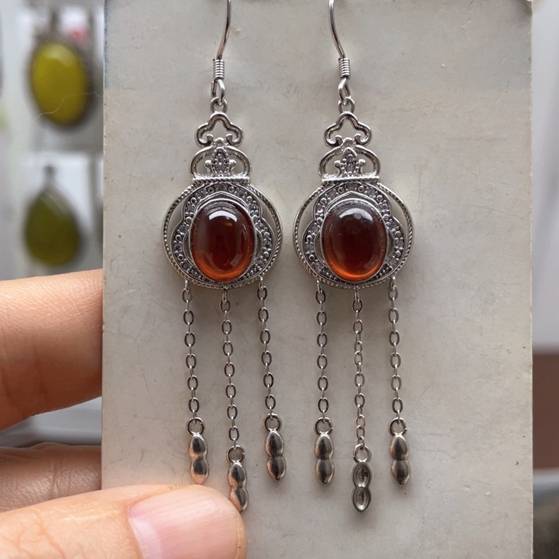 白***.未镶嵌蛇纹石玉耳饰