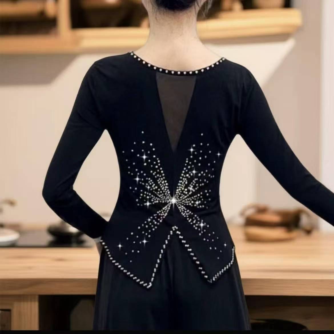 PYX-892女士摩登拉丁舞练功服春季新款成人V领形体舞上衣长袖黑色