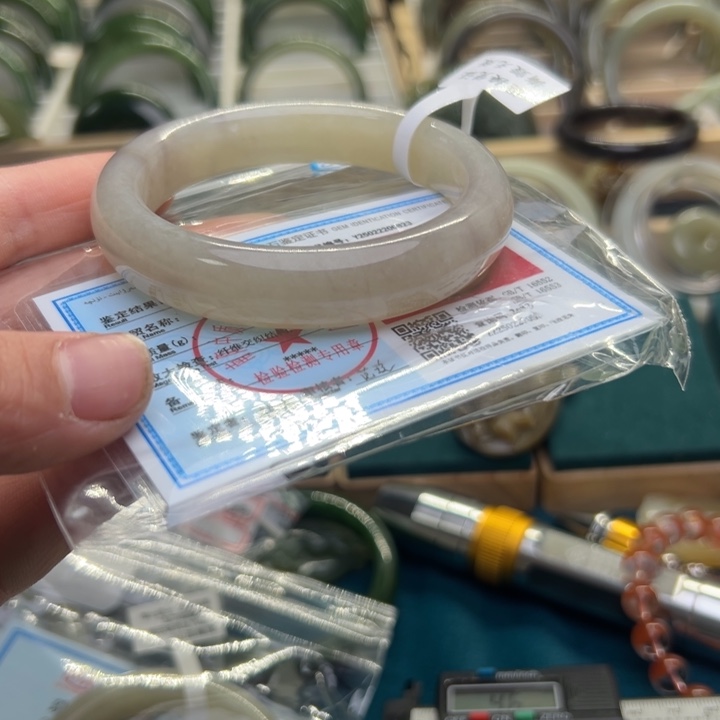 和田玉手镯未镶嵌你**好58.8圈围70328