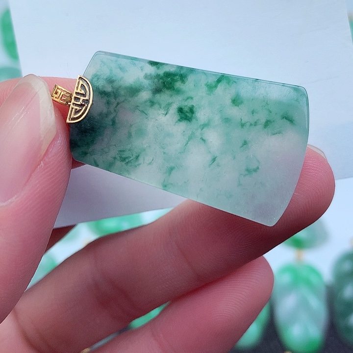 翡翠颈饰18K金镶嵌翡翠