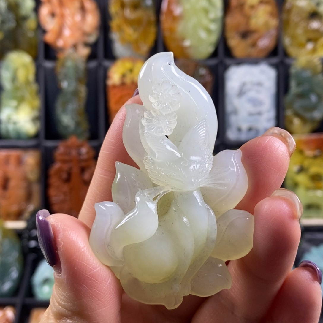 蛇纹石玉颈饰合金