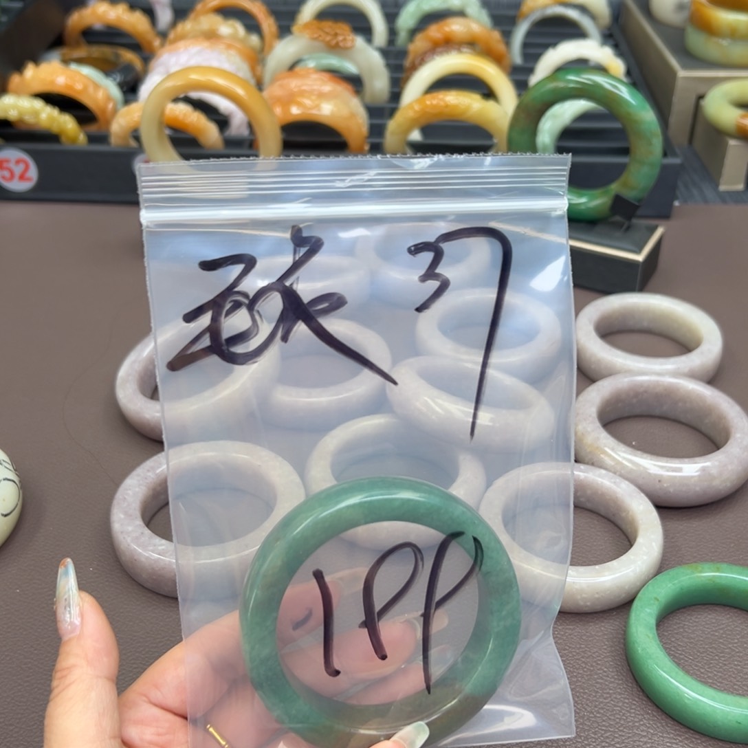 石英质玉手镯未镶嵌毛*