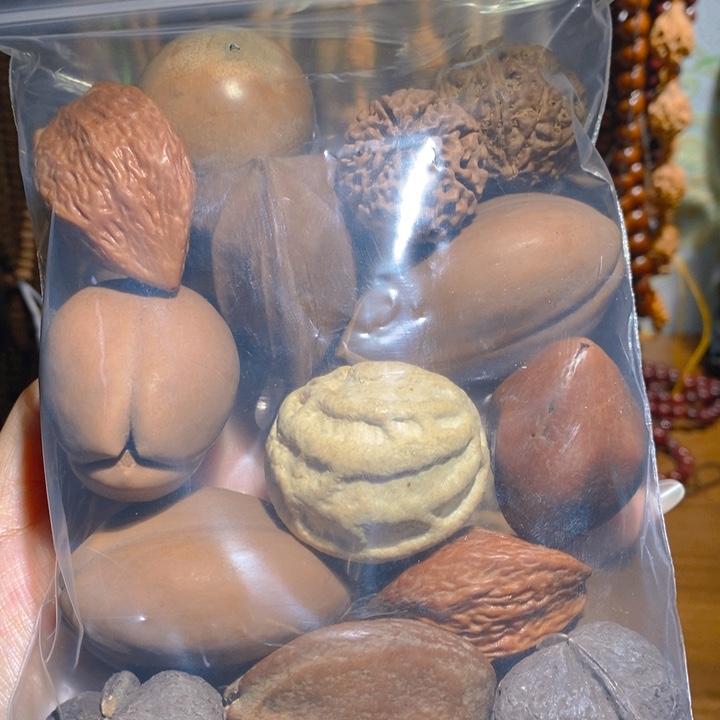 野生大橄榄核手把件