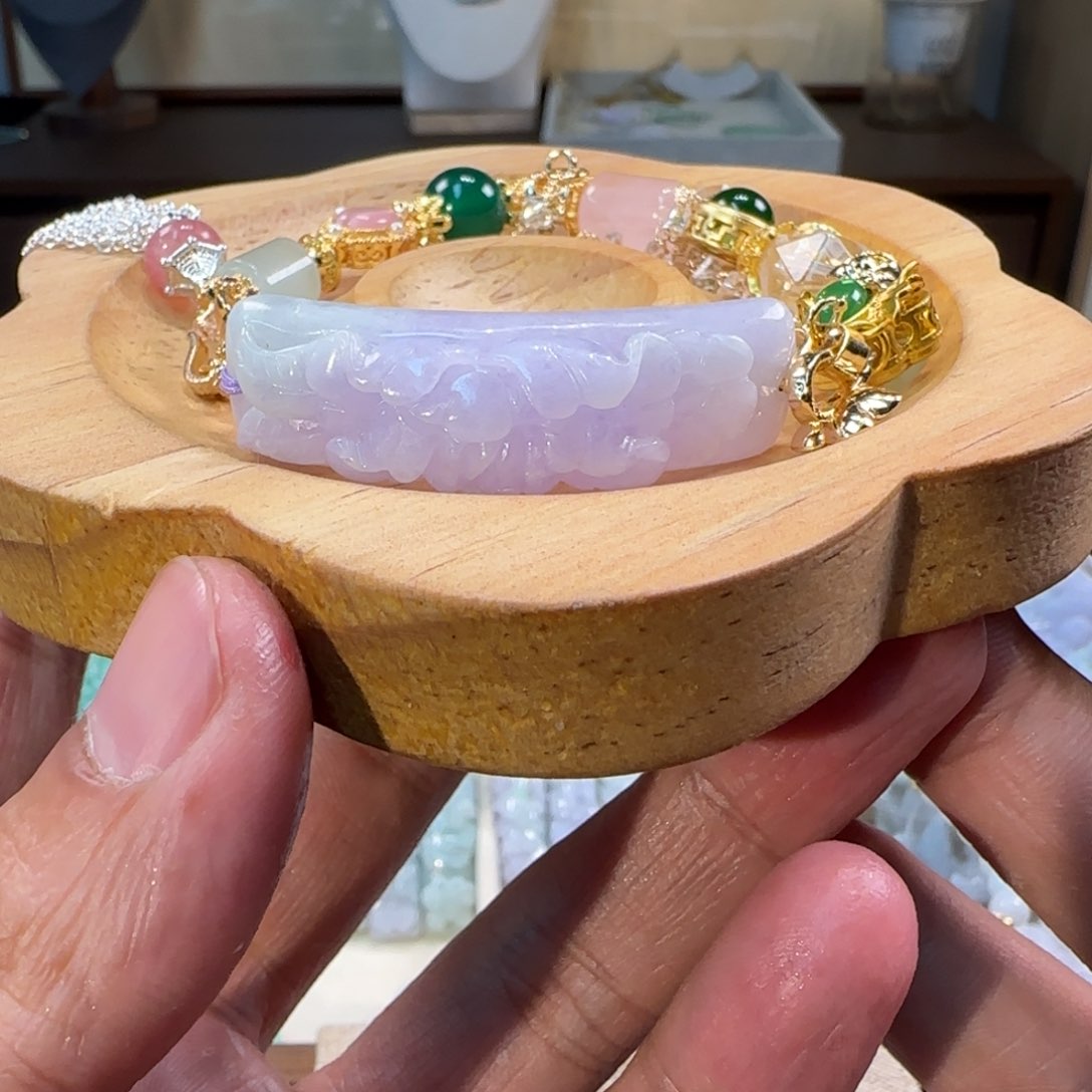 翡翠未镶嵌颈饰品质牌