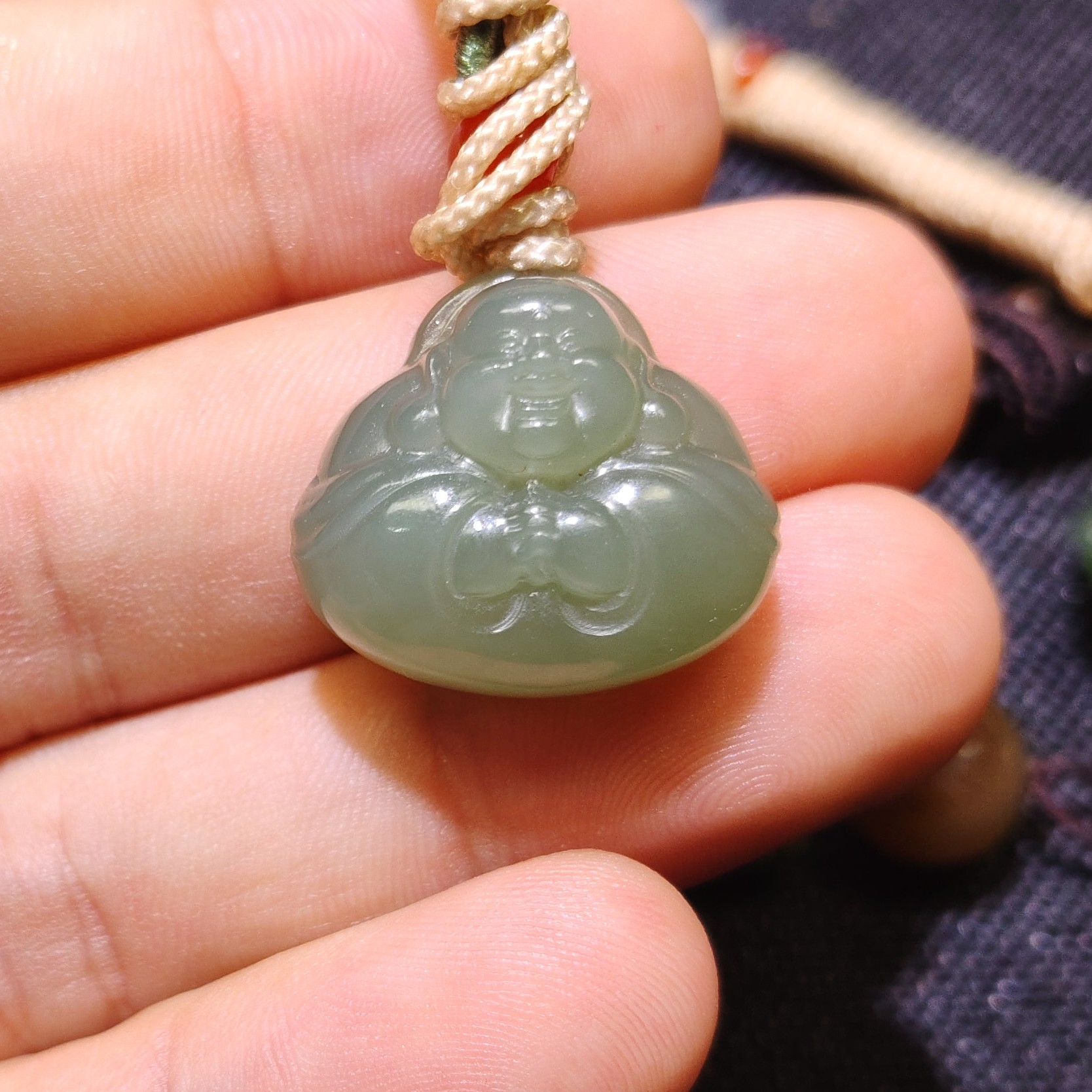 和田玉抱抱佛吊坠