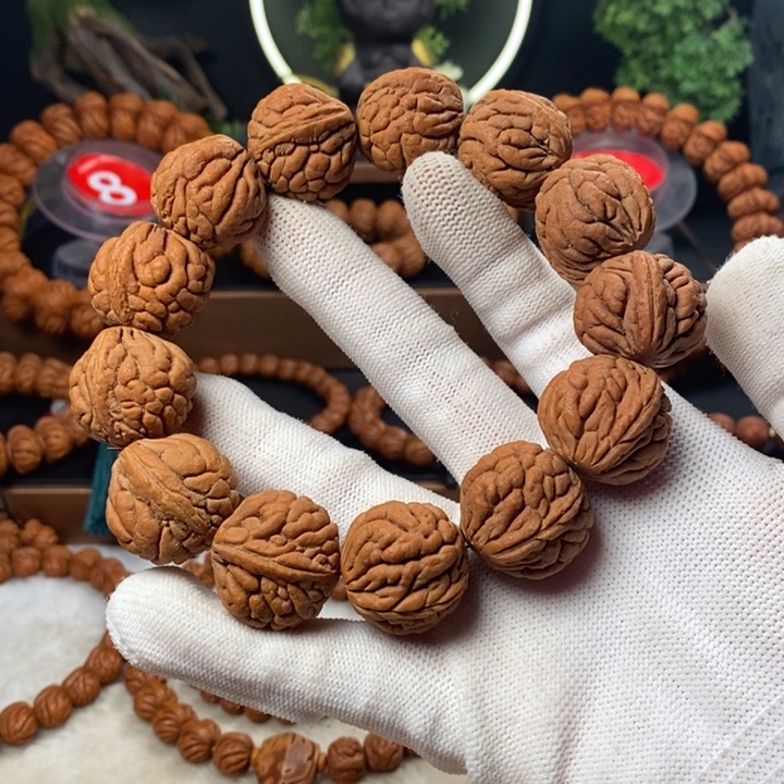 桃核吊坠蓦**首秦岭龙纹