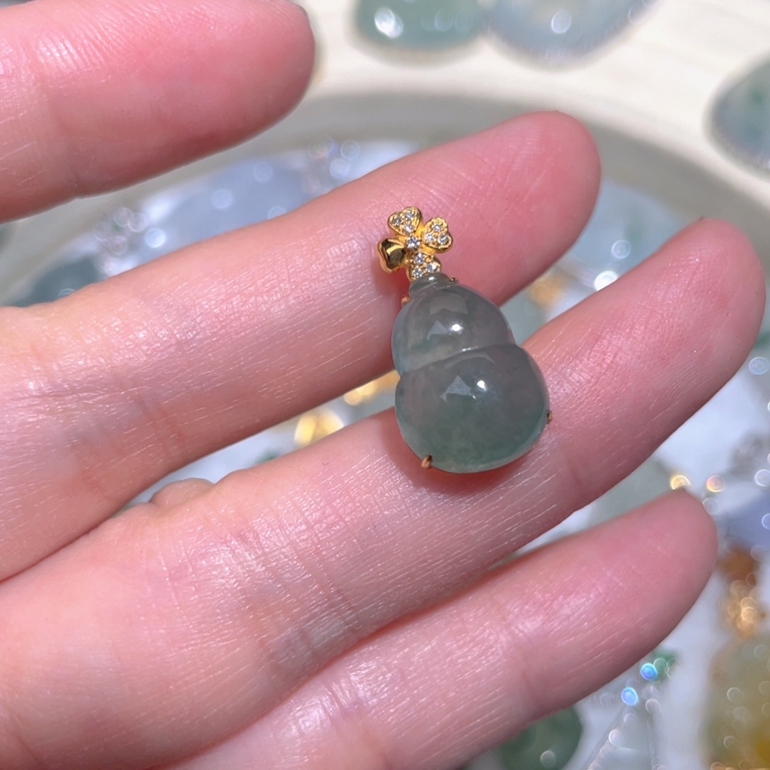 翡翠颈饰18K金镶嵌翡翠