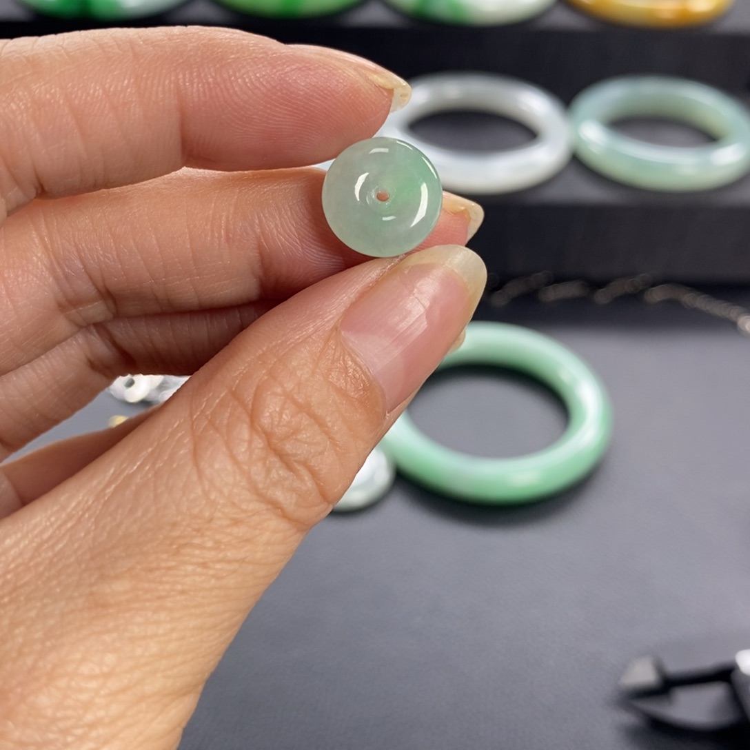 碎***银翡翠未镶嵌颈饰天然翡翠