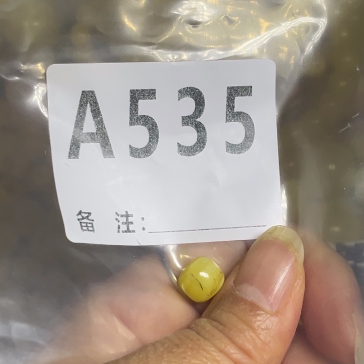 琥珀未镶嵌裸石微瑕小坑9.1