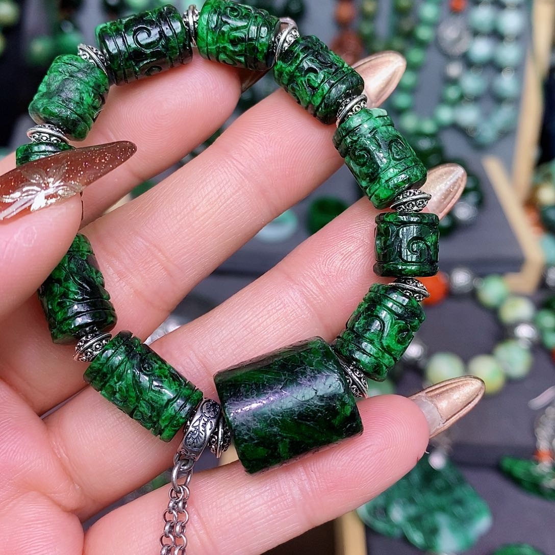 翡翠手链未镶嵌漂亮美眉