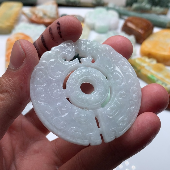 翡翠未镶嵌颈饰保真天然a货翡翠
