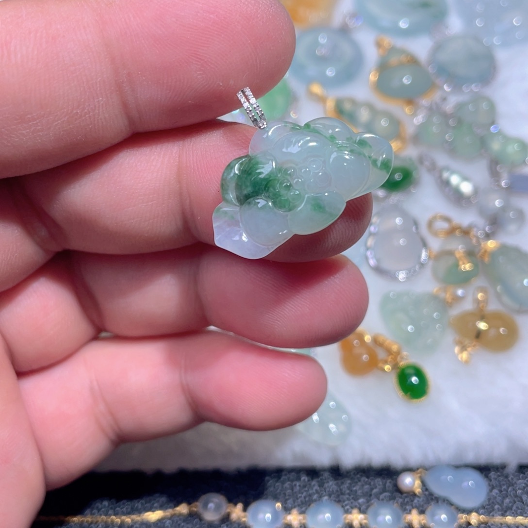 翡翠18K金镶嵌颈饰