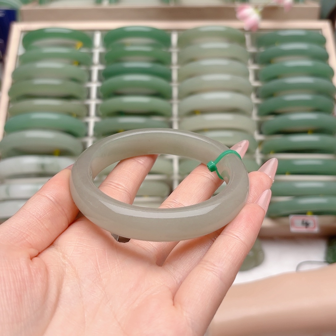 石英质玉未镶嵌手镯58