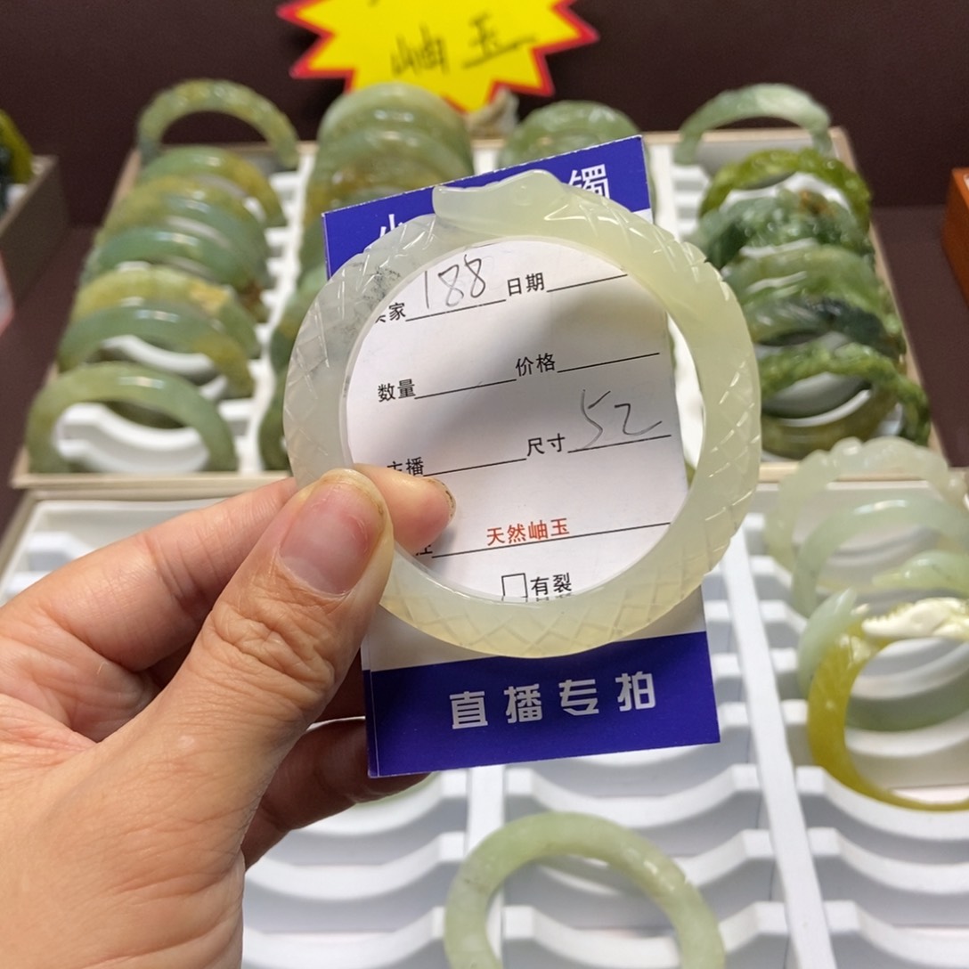 蛇纹石玉手镯未镶嵌