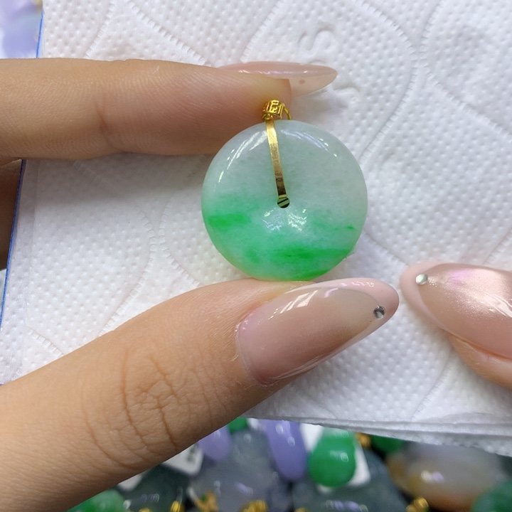 颈饰18K金镶嵌翡翠