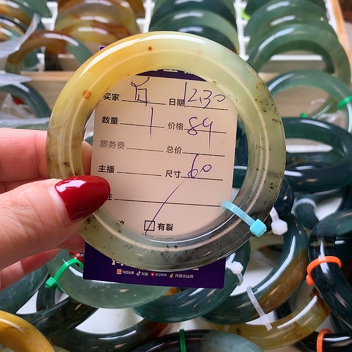 向***浅蛇纹石玉未镶嵌手镯