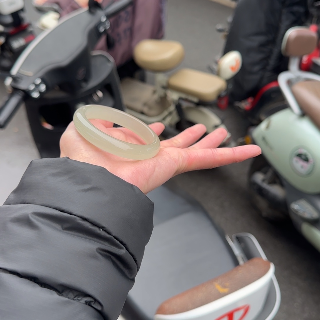 东陵石未镶嵌手镯