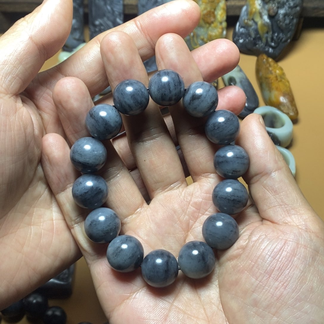 和田玉颈饰未镶嵌大*！