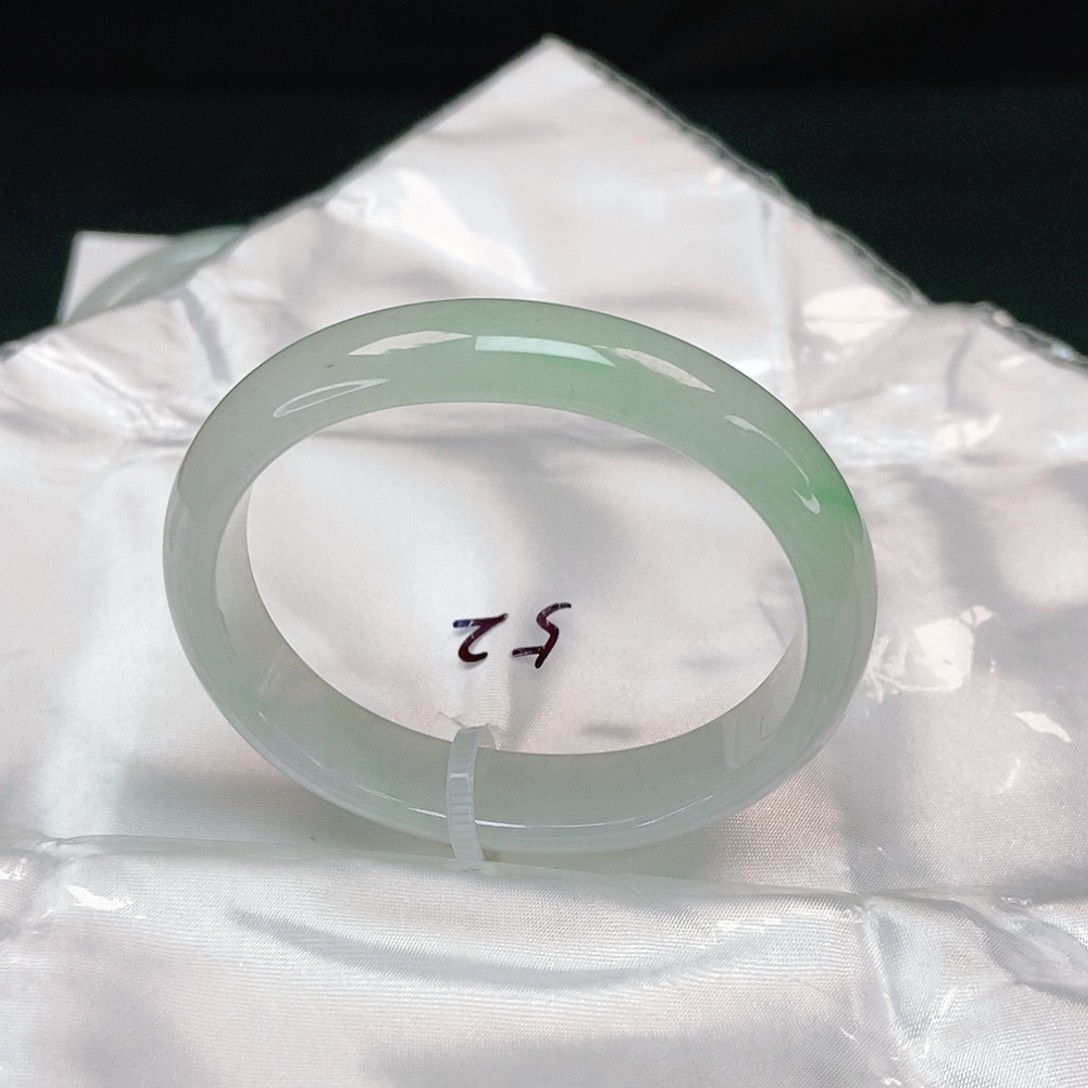 翡翠手镯未镶嵌贵妃