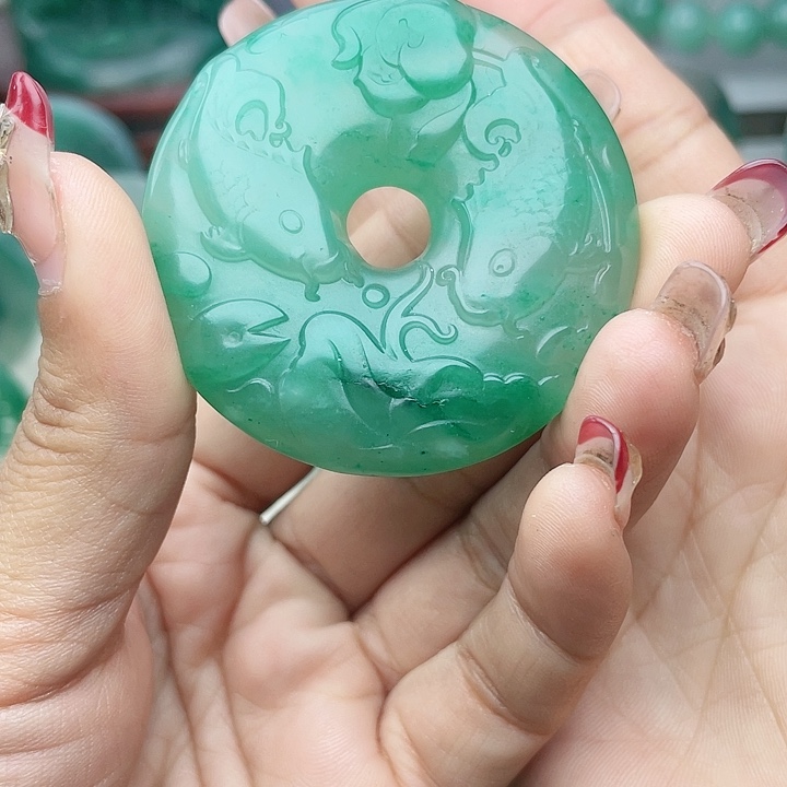 未镶嵌定制石英质玉（非洲翠）浪****神