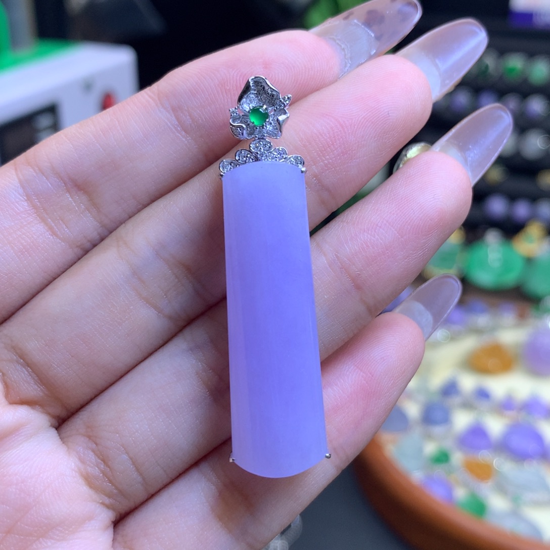 翡翠18K金镶嵌颈饰