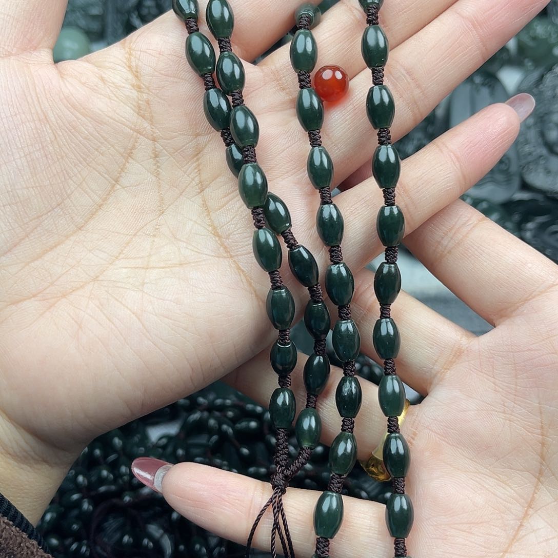 和田玉颈饰未镶嵌