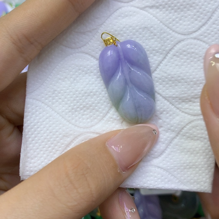 颈饰18K金镶嵌翡翠