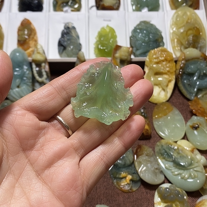 蛇纹石玉合金颈饰