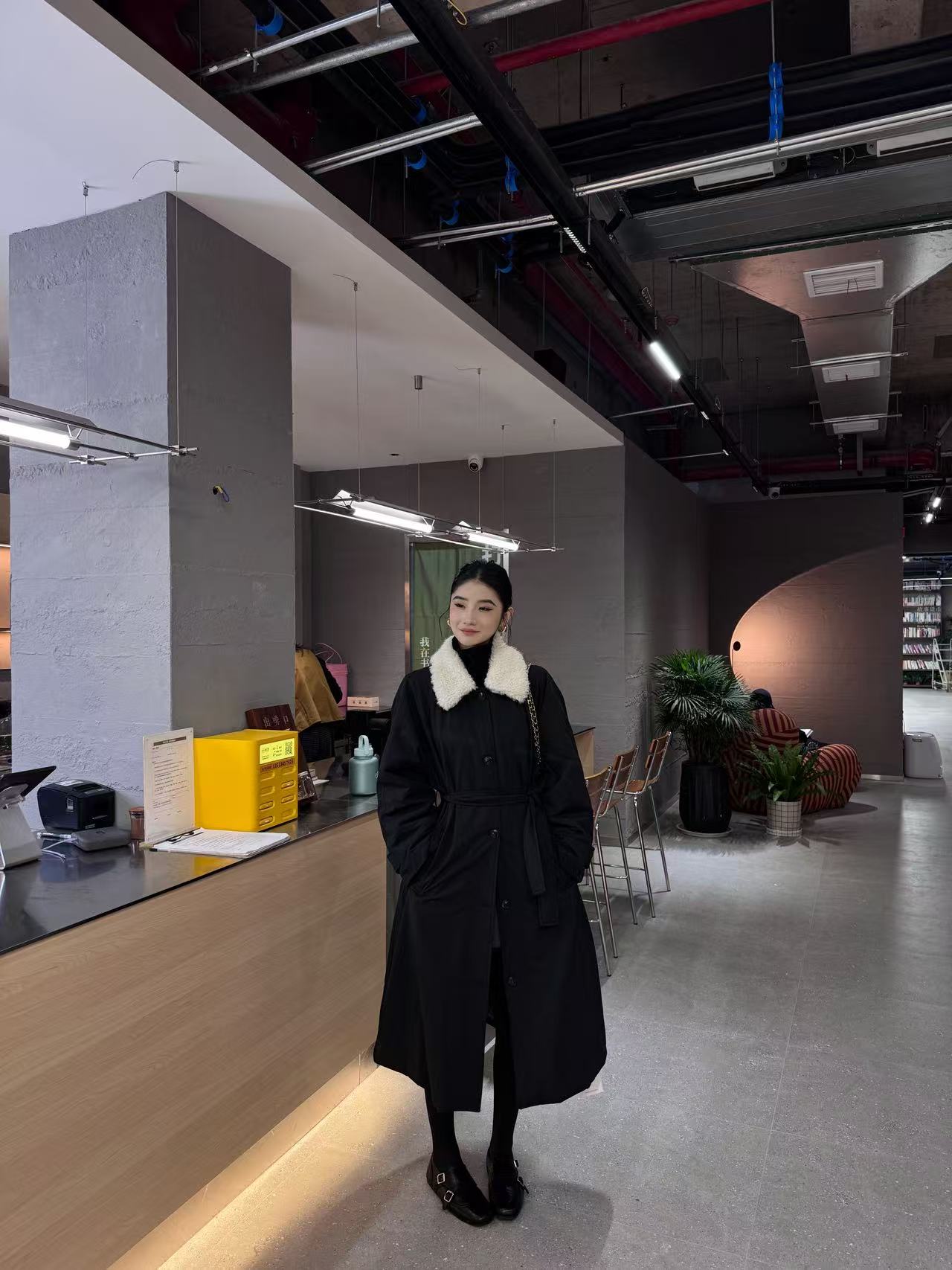 【XUE-XUE】2025风衣款长款鹅绒服 翻领羊驼毛领高级气质显瘦