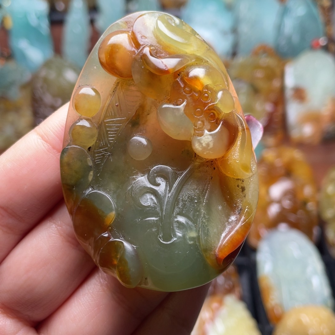 蛇纹石玉颈饰未镶嵌