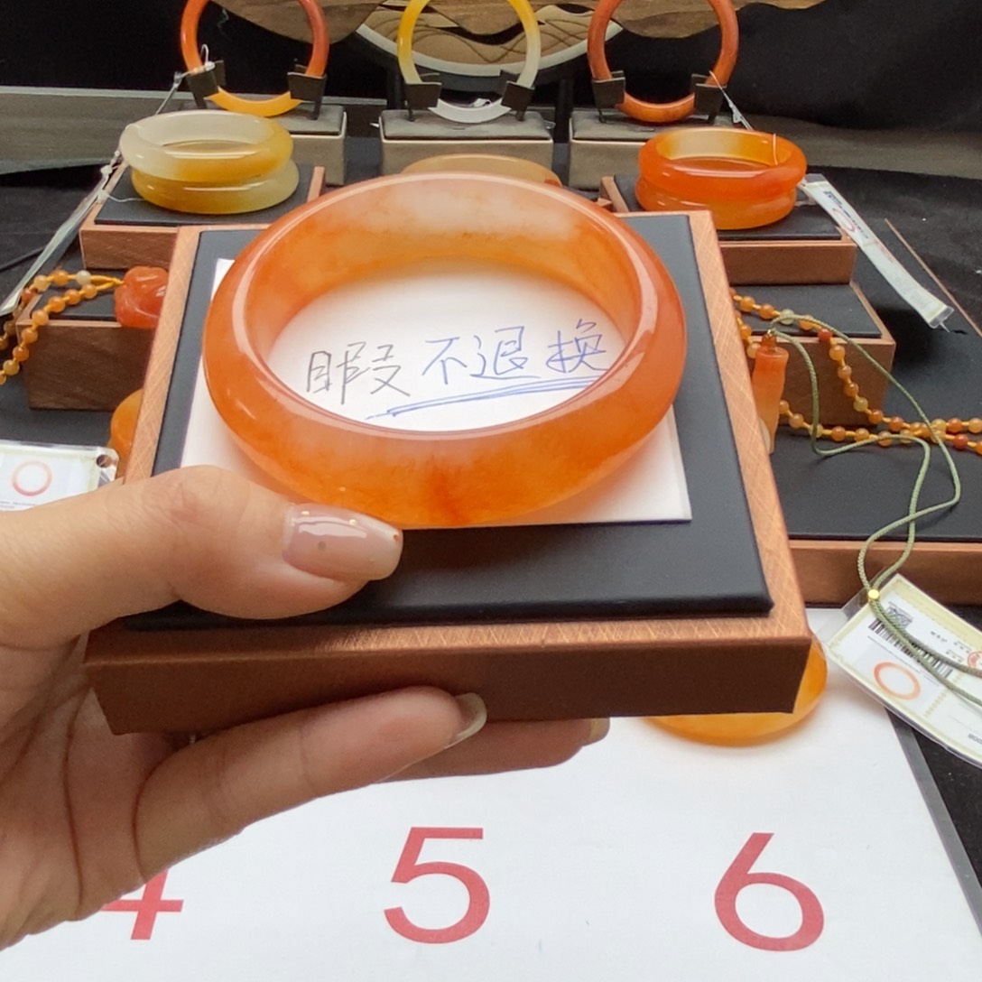 石英质玉（黄龙玉）未镶嵌手镯58微瑕不退换