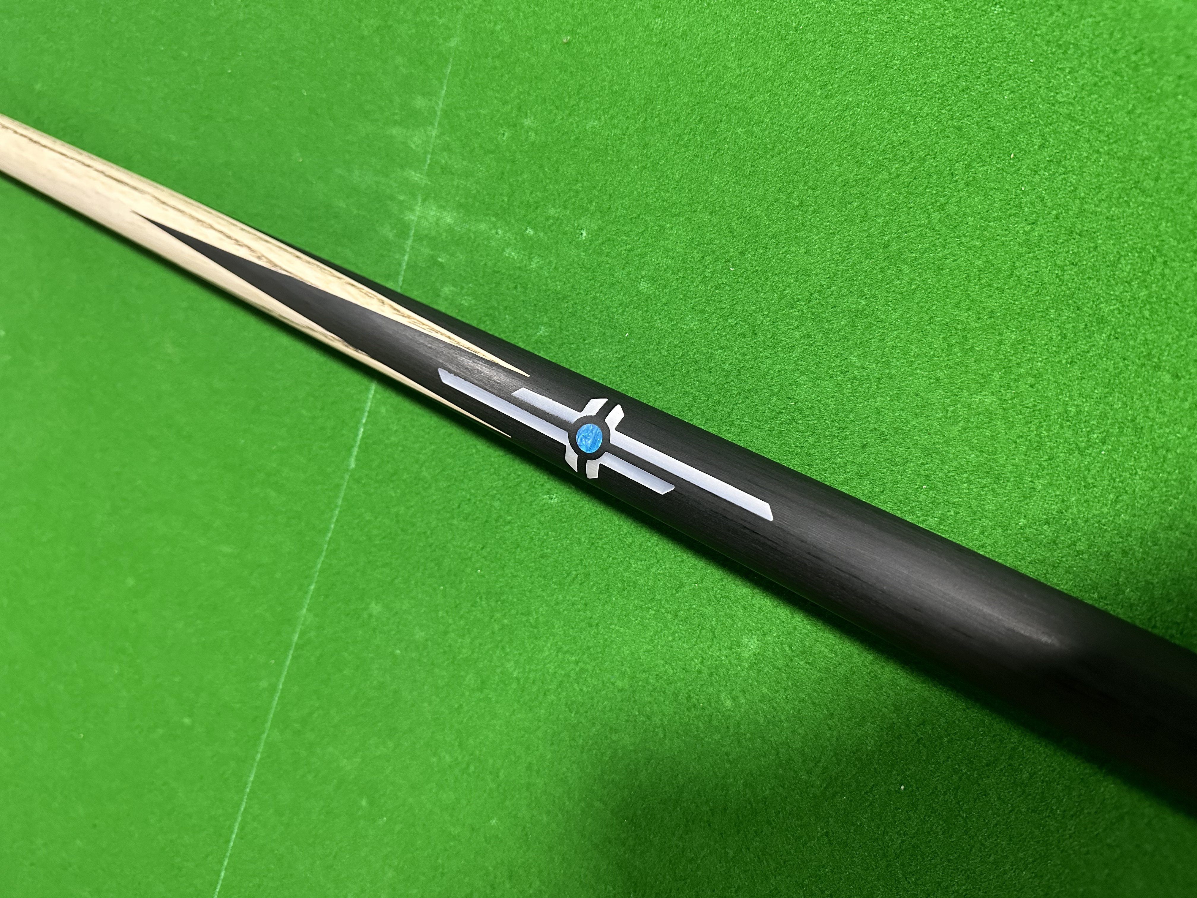 小头一体通杆镶嵌设计适用于中式黑八的台球杆