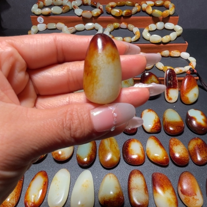 未***来和田玉未镶嵌颈饰