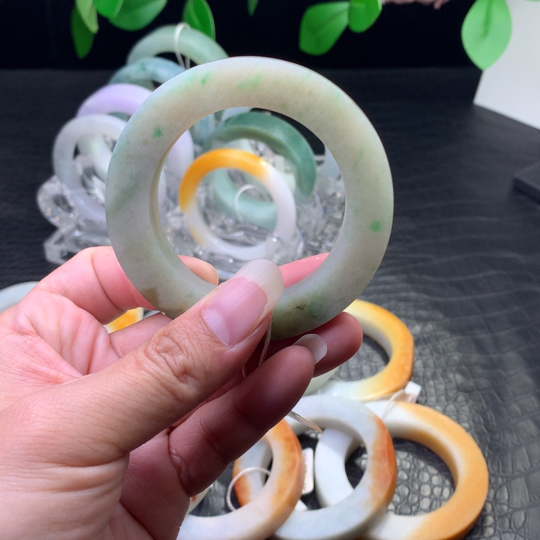 定制翡翠未镶嵌手镯