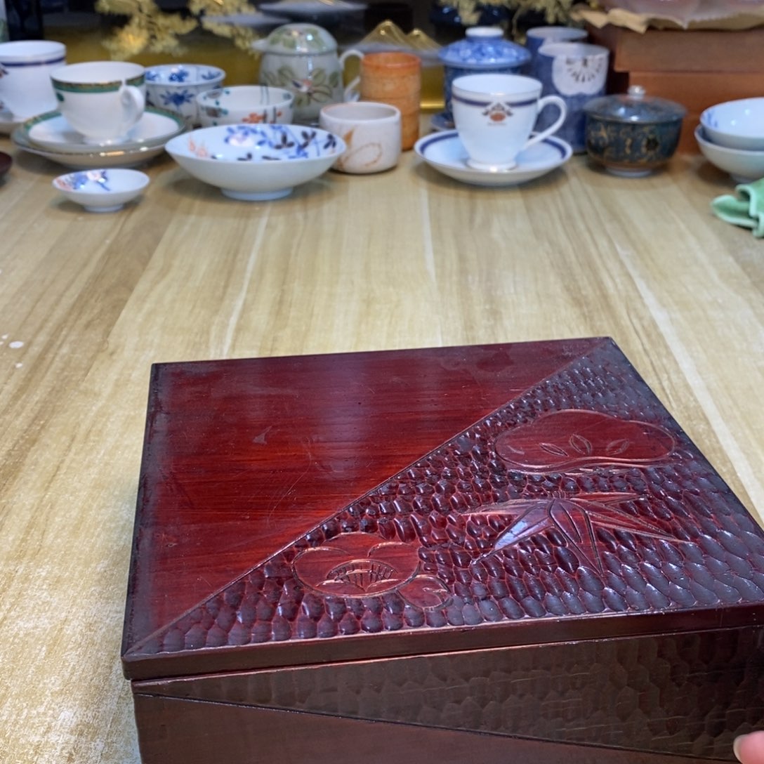 怡***地瓷片易雅集工艺品有限公司