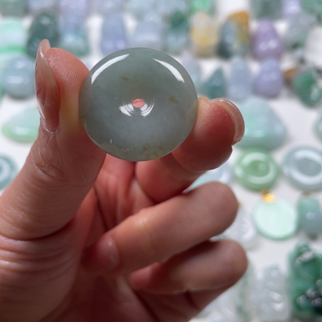 翡翠吊坠(赠链)未镶嵌