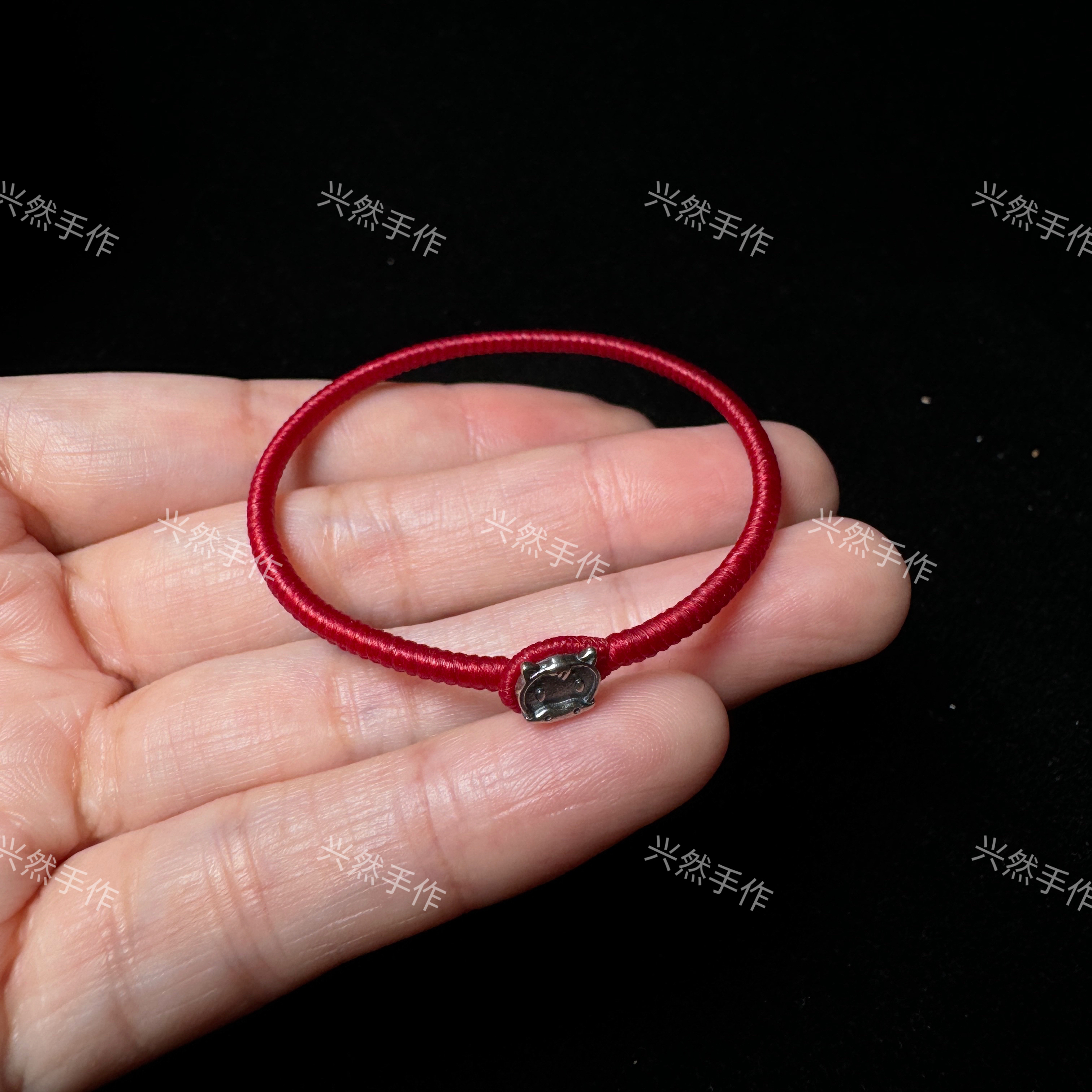 925银布艺手链 （十二生肖小扣）0.6细蜡线金刚结红绳手链